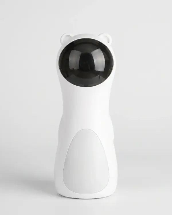 Aparelho de laser interativo para gatos sozinho em fundo claro