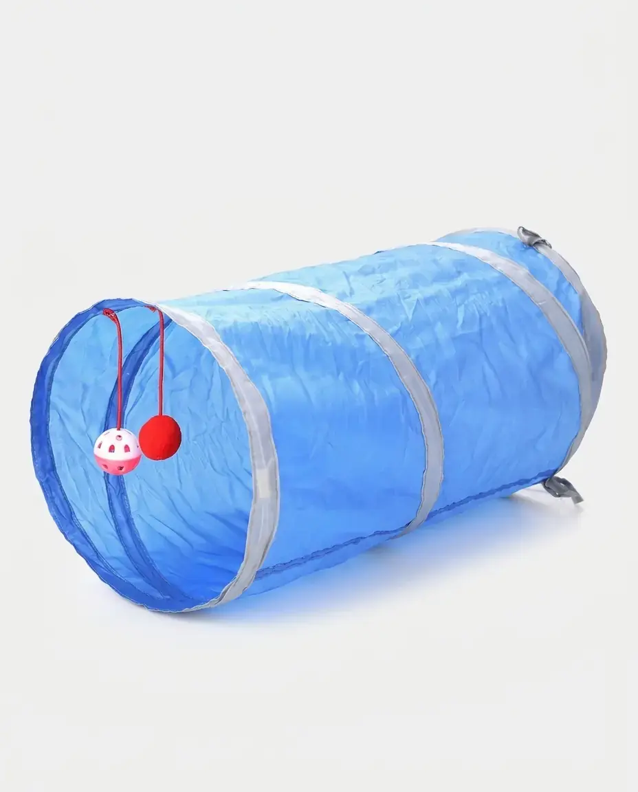 Túnel tenda para gatos dobrável montado sozinho em fundo claro